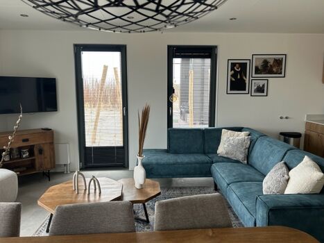 mit viel Platz auf der bequemen L-Couch