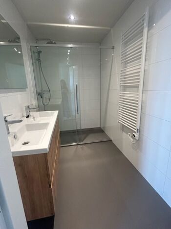 Bad mit separatem WC unten