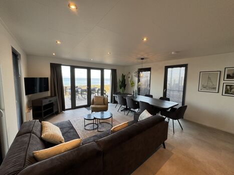 gemütliche L-Couch im Wohnzimmer