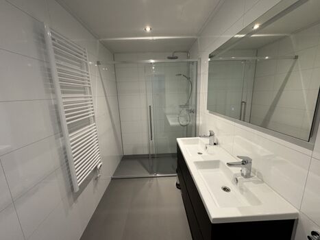 Duschbad und seperates WC im EG