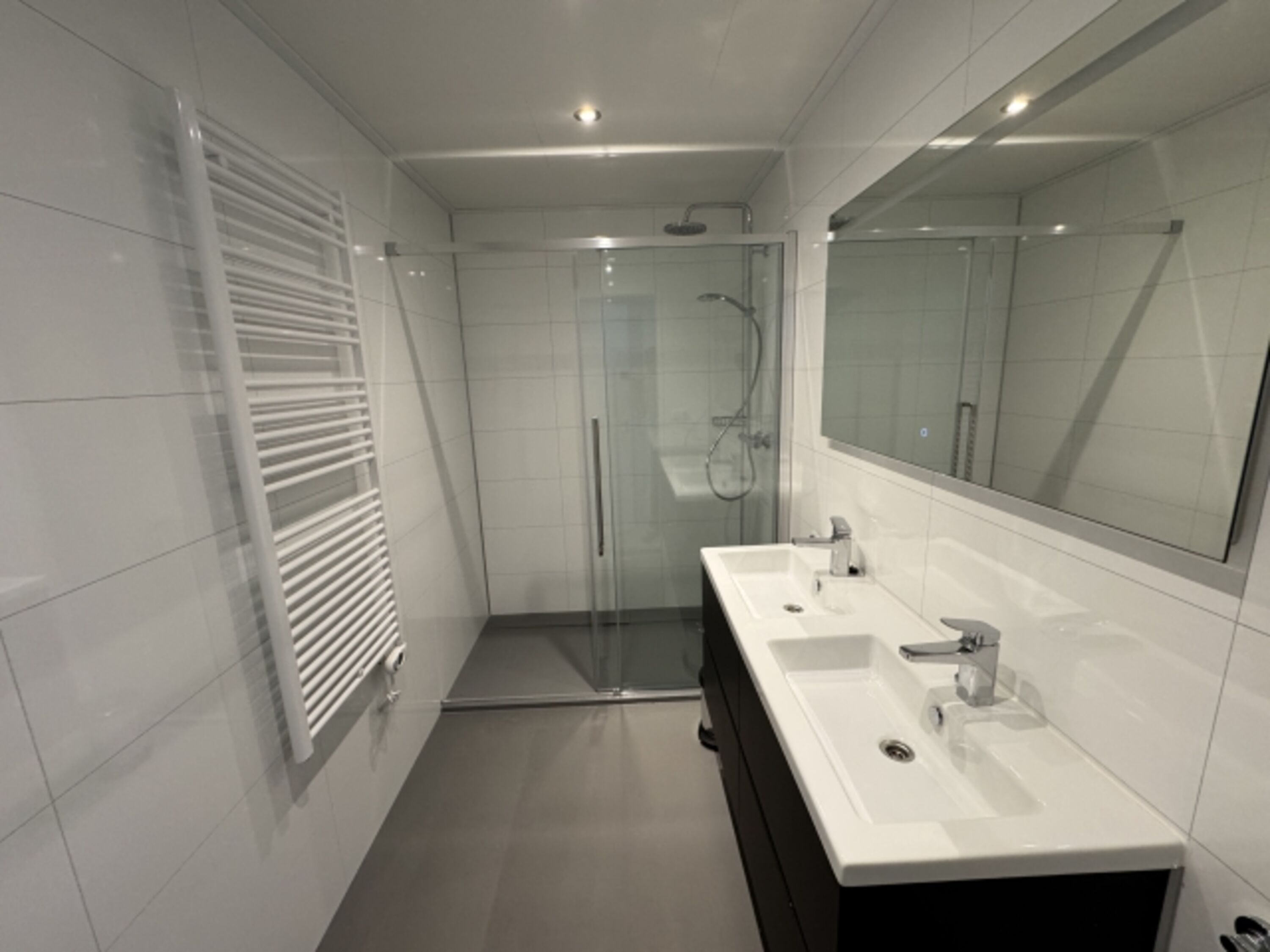 Duschbad und seperates WC im EG