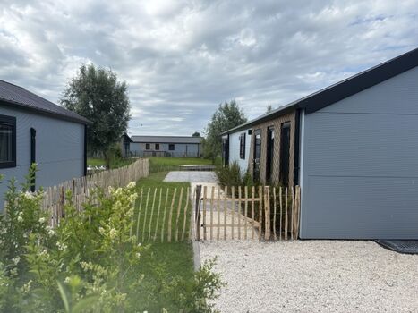 Zugang zum Chalet vom eigenen Parkplatz