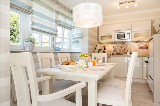 Küche mit Essbereich