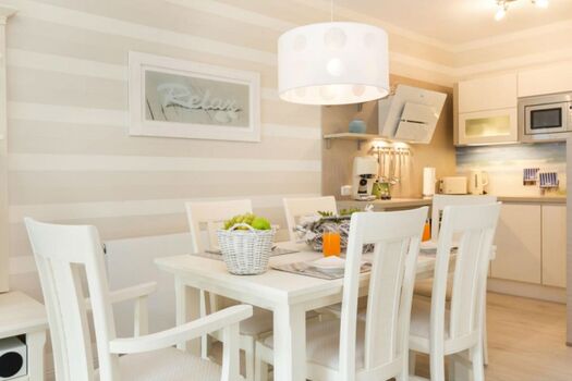 Küche mit Essbereich