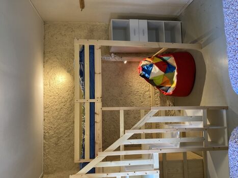 Hochbett mit Leseecke im 2. Schlafzimmer