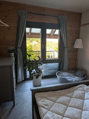 Das zweite Schlafzimmer mit Gartenblick