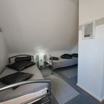 Kleines Zimmer mit 2 Einzelbetten
