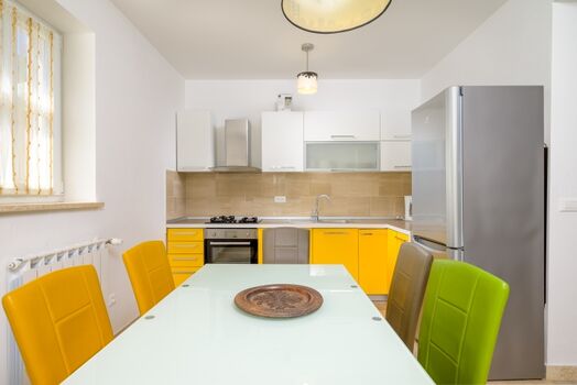 Küche mit Essbereich