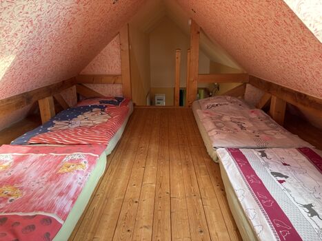 Schlafboden (4 Kinder) Blick Richtung Treppe