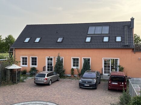 Gästehaus mit Parkplätzen