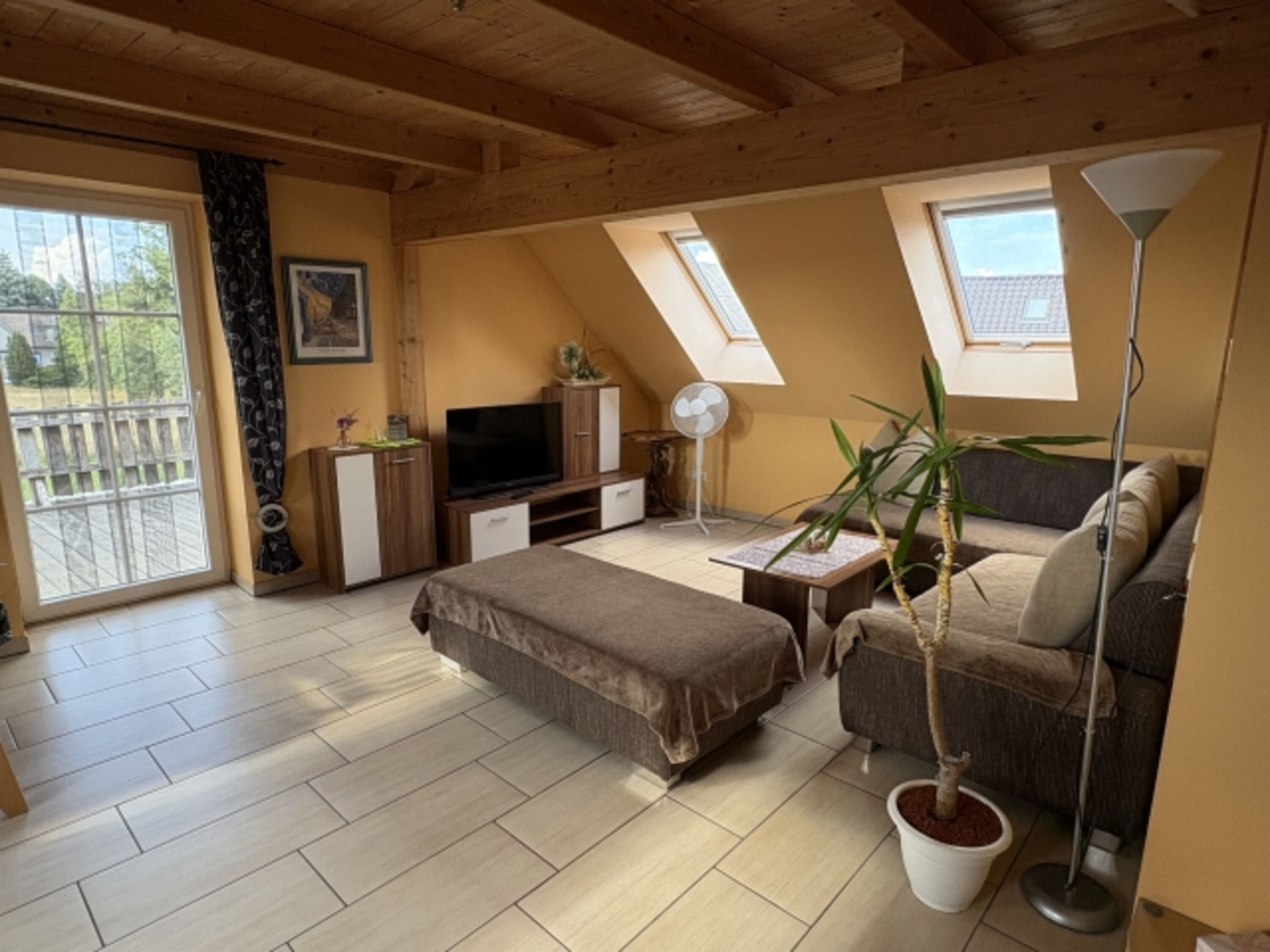 Wohnzimmer mit Terrassentür