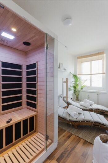 Spa-Zimmer mit Infrarot-Sauna