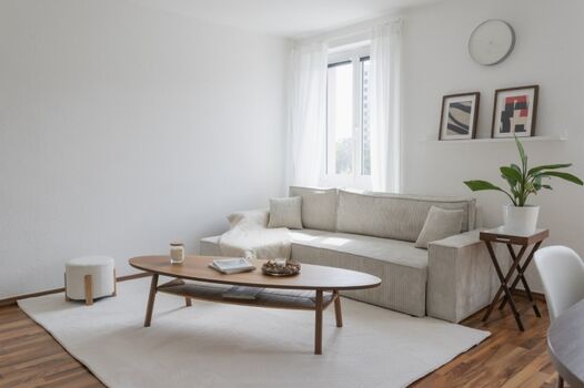 Wohnzimmer mit Schlafsofa