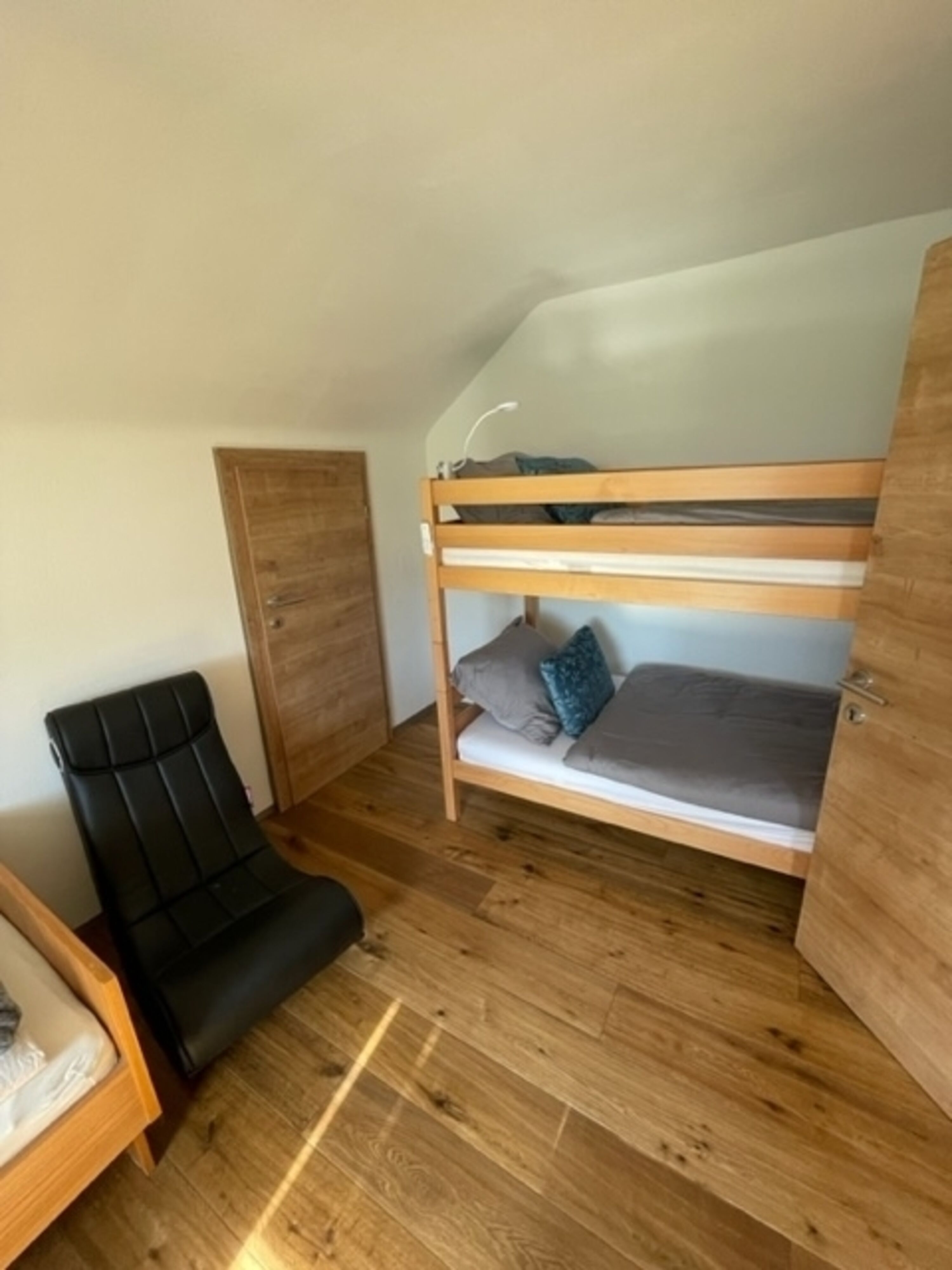 Schlafzimmer 4