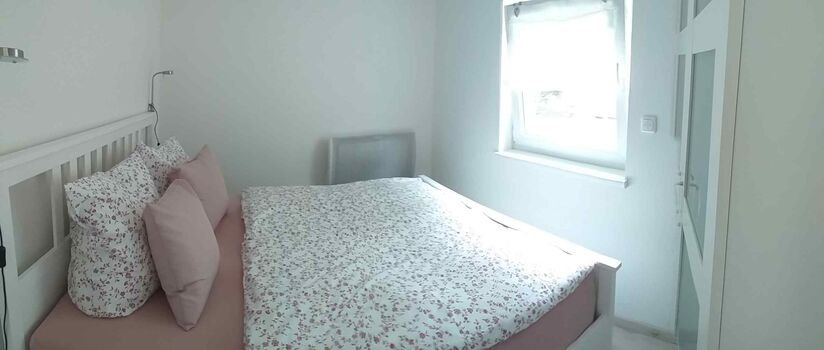 Schlafzimmer 1