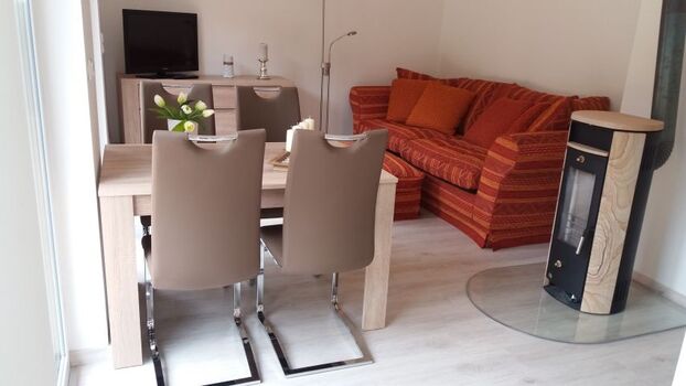 Wohn-/Essbereich (Blick aus der Küche)