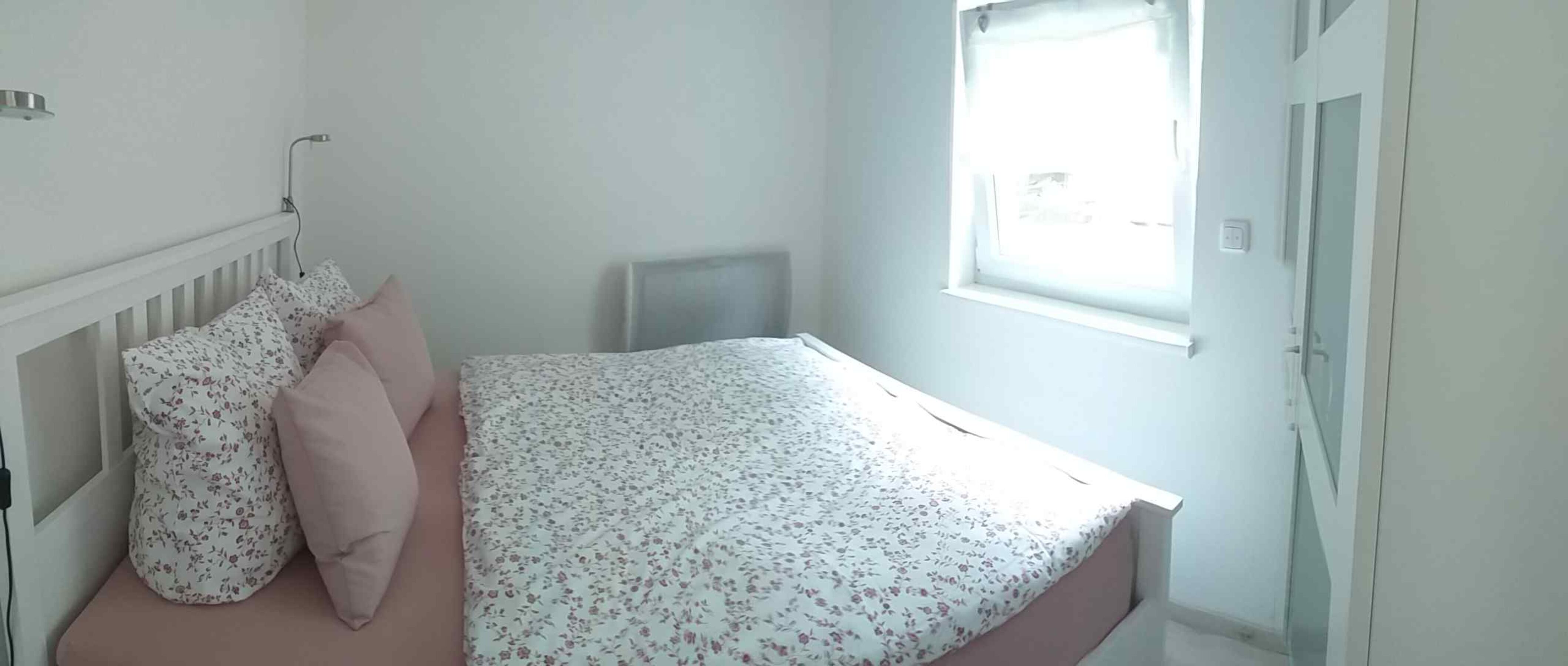 Schlafzimmer 1