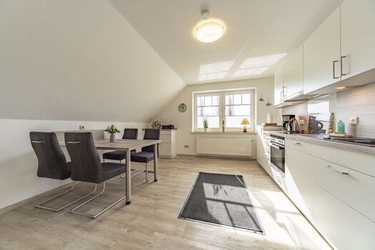 Küche mit Essbereich