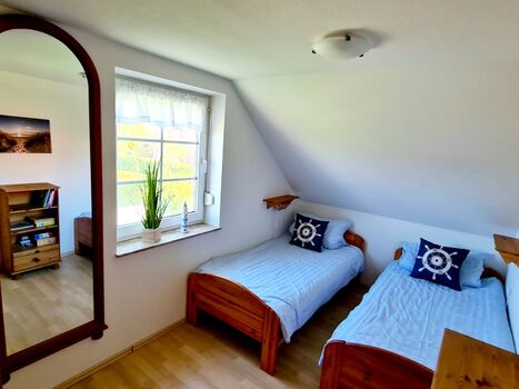 Kinderzimmer (2. Schlafzimmer) mit zwei Einzelbetten (zusammenstellbar)