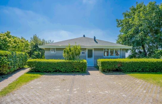 Drei hauseigene Parkplätze