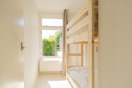 Schlafzimmer 3 mit Etagenbett und Kleiderschrank