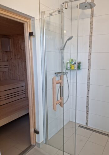 Dusche und Sauna EG