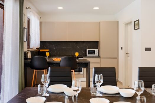 Küche mit Essbereich