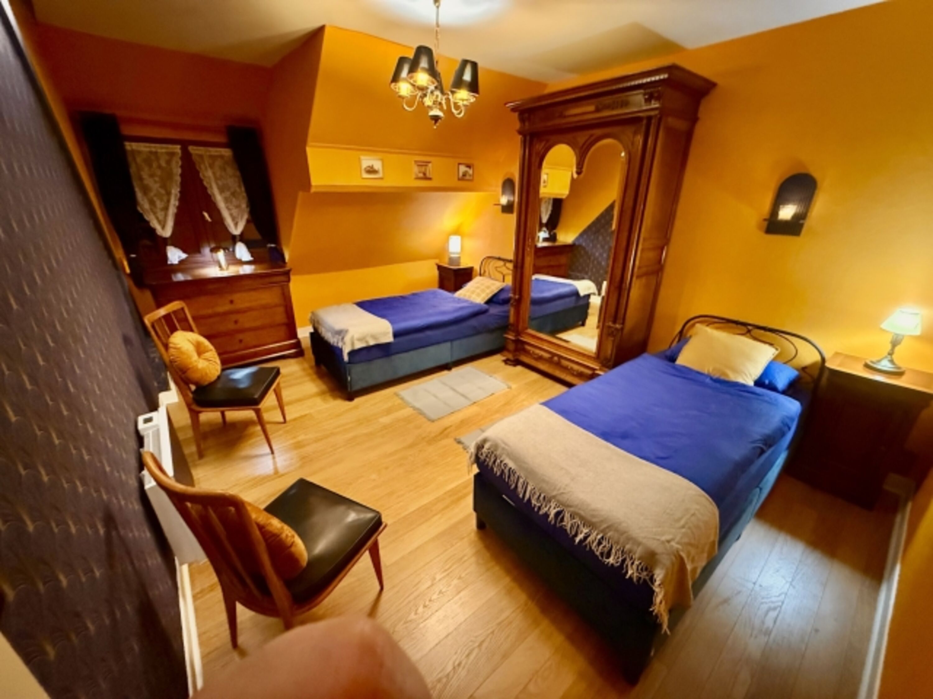 Schlafzimmer 2 OG - Zwei 90er Betten