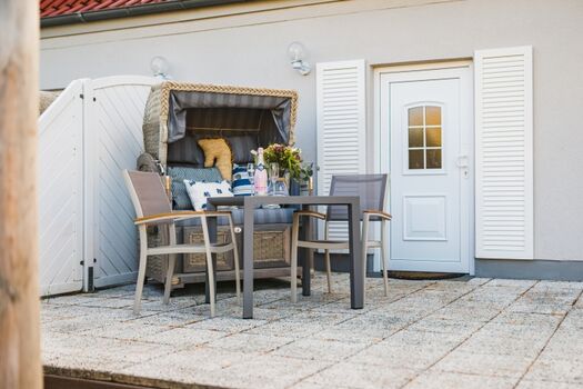 Terrasse mit Strandkorb