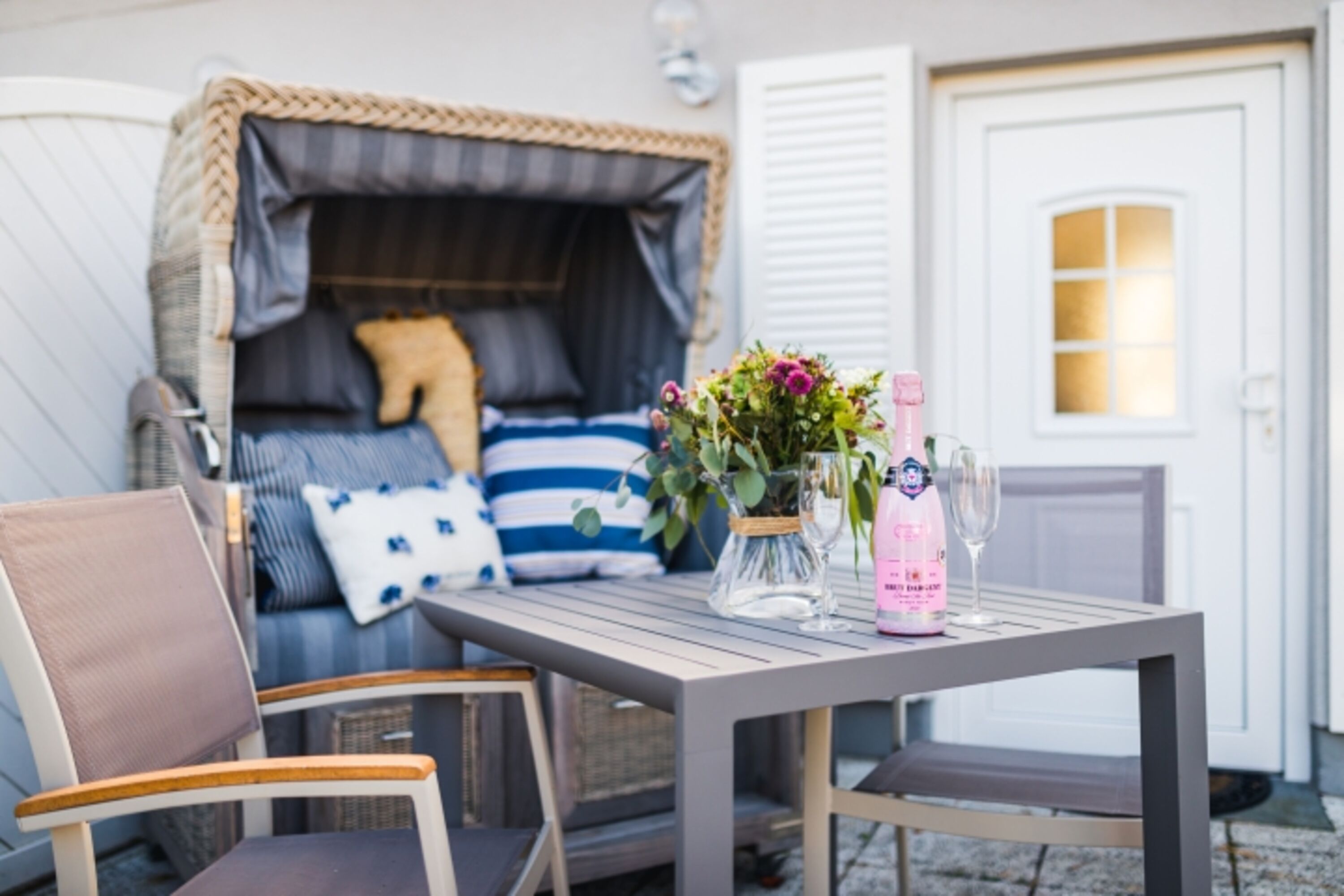 Terrasse mit Strandkorb