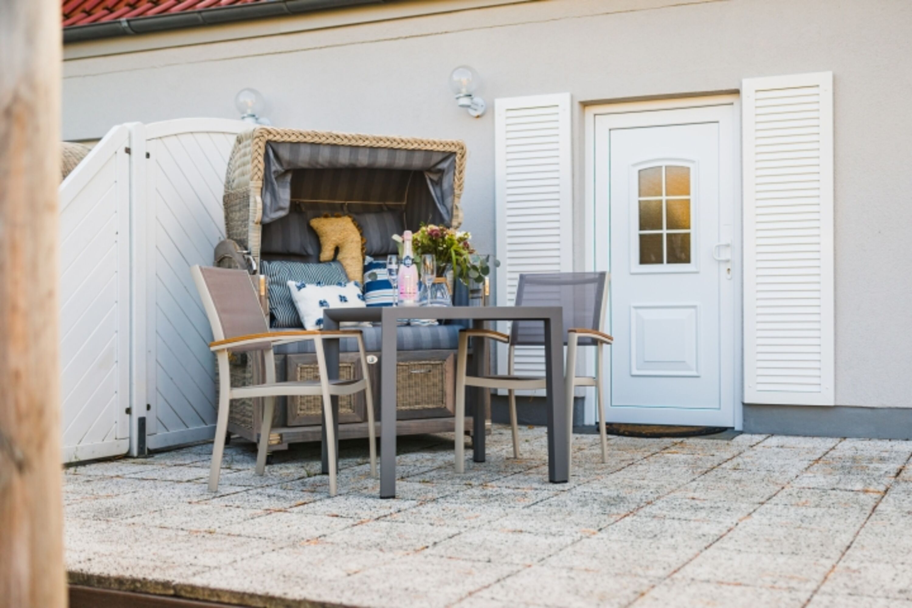 Terrasse mit Strandkorb