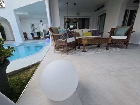 Pool-Terrasse / Lounge  Terrasse mit Esstisch