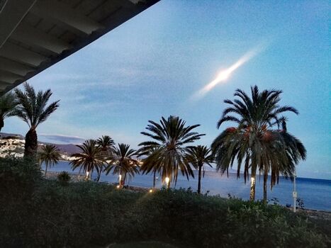 Blick am Abend auf die kleine Strandpromenade