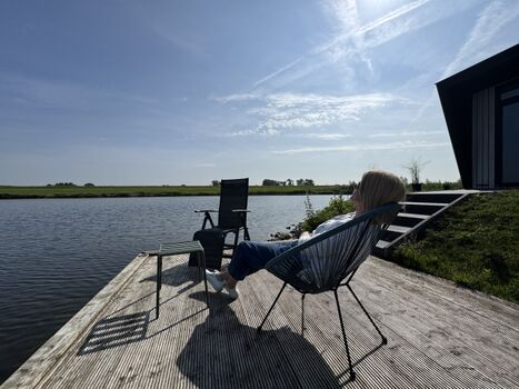 und eigenem Steg am Wasser in exklusiver Lage im Park