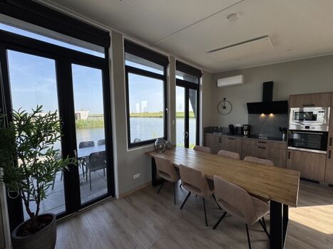 Aussicht auf das Wasser auch aus dem Wohn/Essbereich