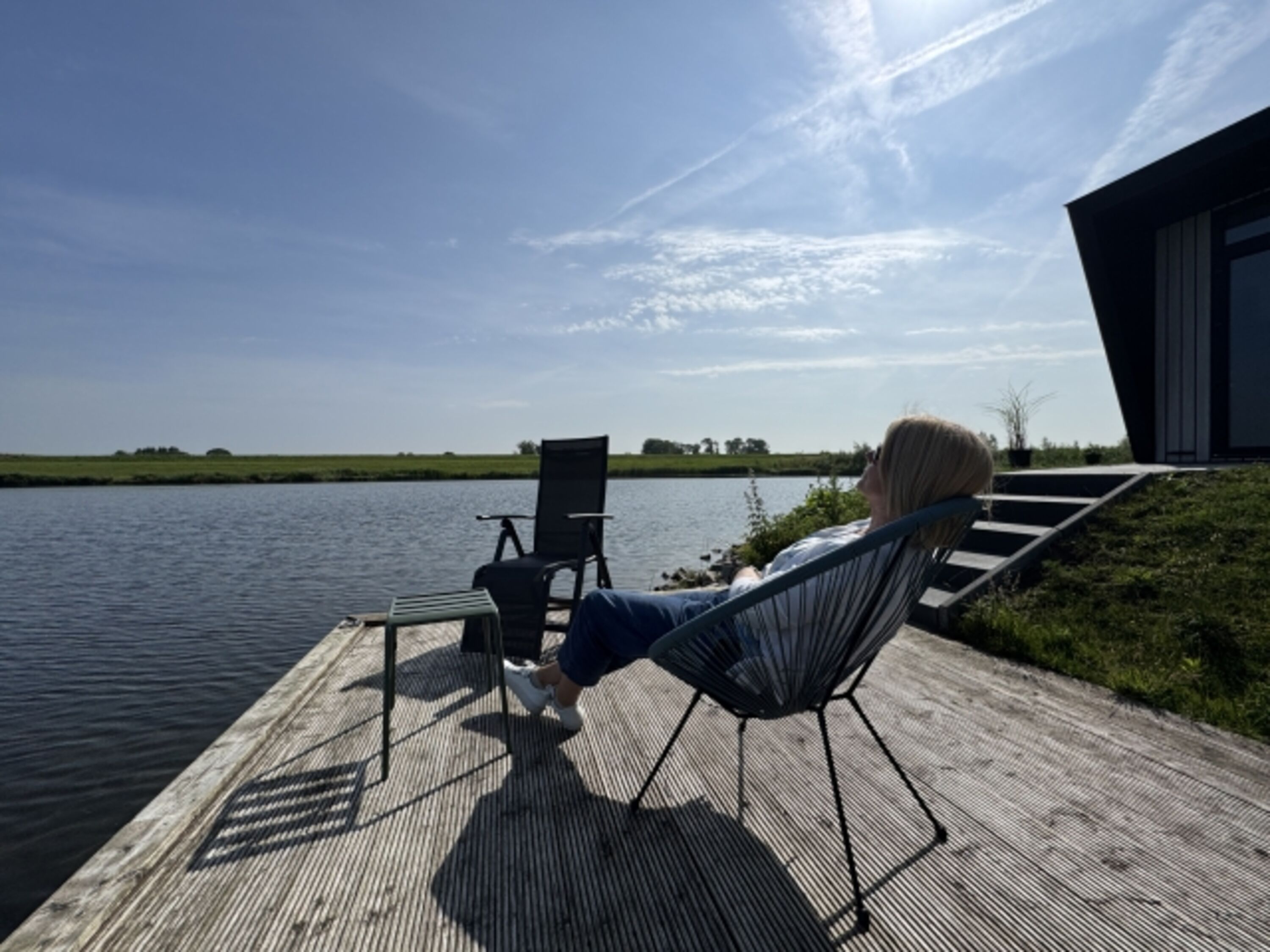 und eigenem Steg am Wasser in exklusiver Lage im Park