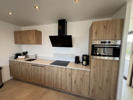 komplett ausgestattete Küche mit Nespresso-Maschine