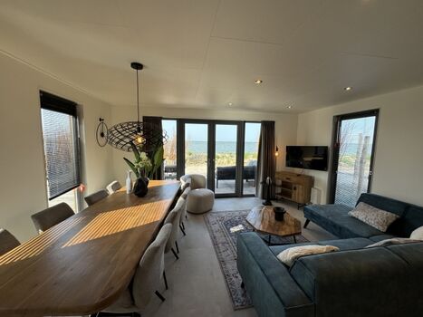 mit Blick auf's Wasser