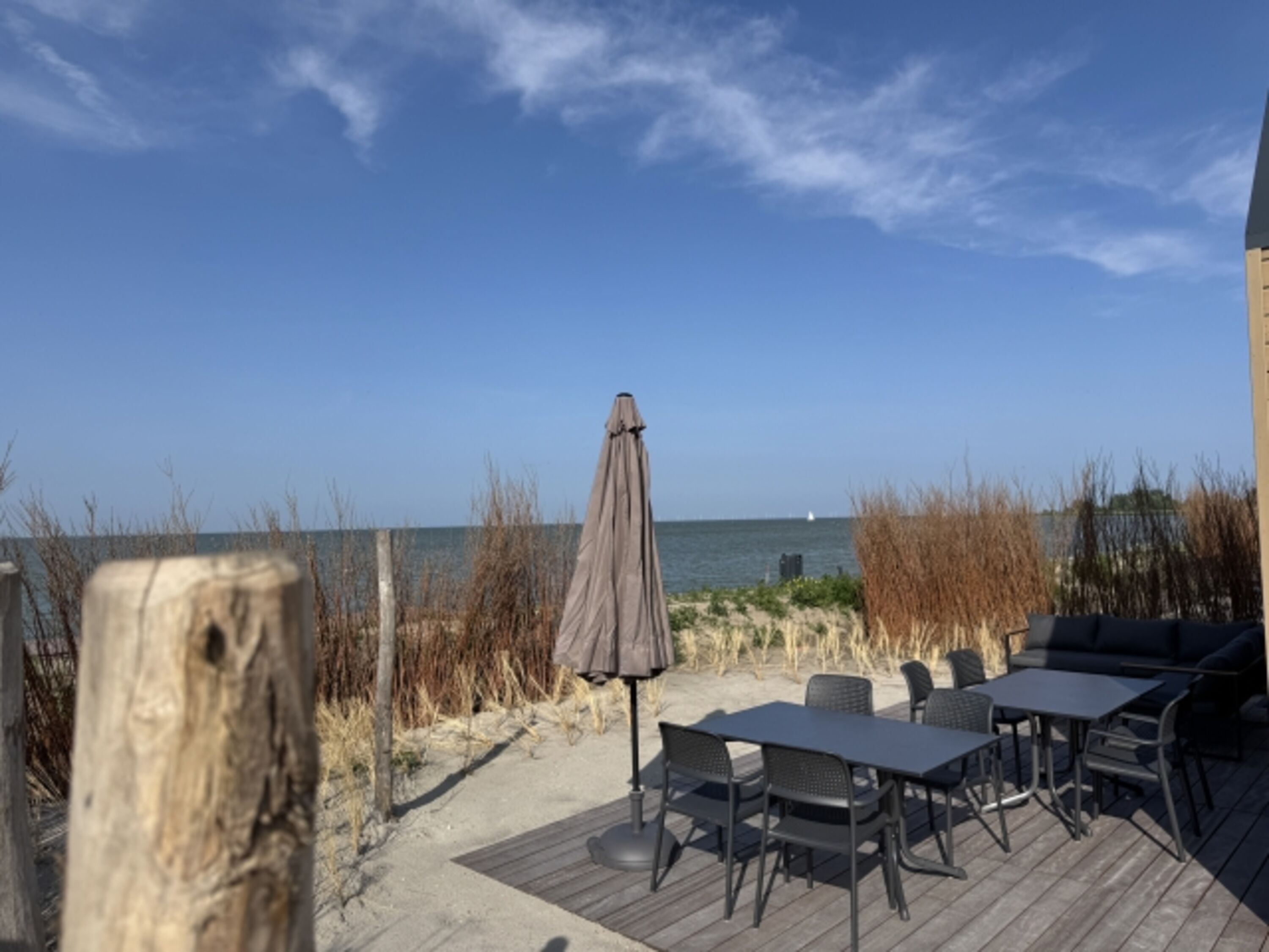 liegt wunderschön in erster Reihe am IJsselmeer 