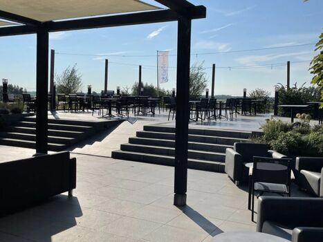 Das Restaurant Sophia's bietet eine wundervolle Terrasse