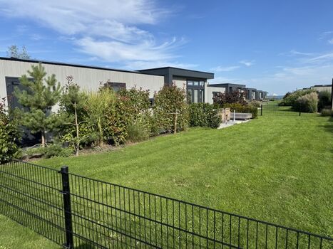 NEU: jetzt mit Zaun Premiumchalet mit Sonnenterasse direkt a ...