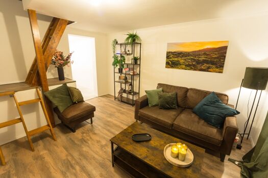 Unser gemütliches Wohnzimmer. Machen Sie es sich mit einer Tasse Tee auf der Couch gemütlich, spielen Sie gemeinsam ein Spiel oder puzzeln Sie gemeinsam.