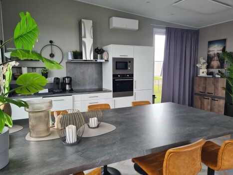 Küche mit Essbereich