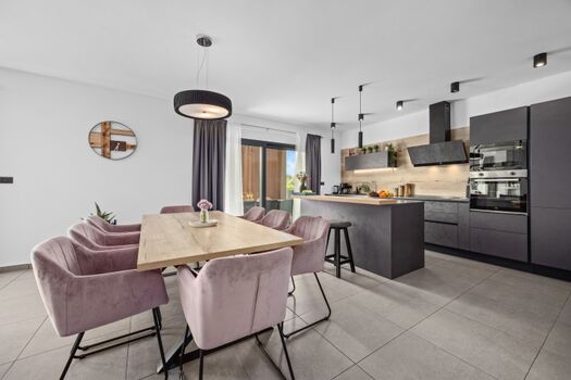 Küche mit Essbereich