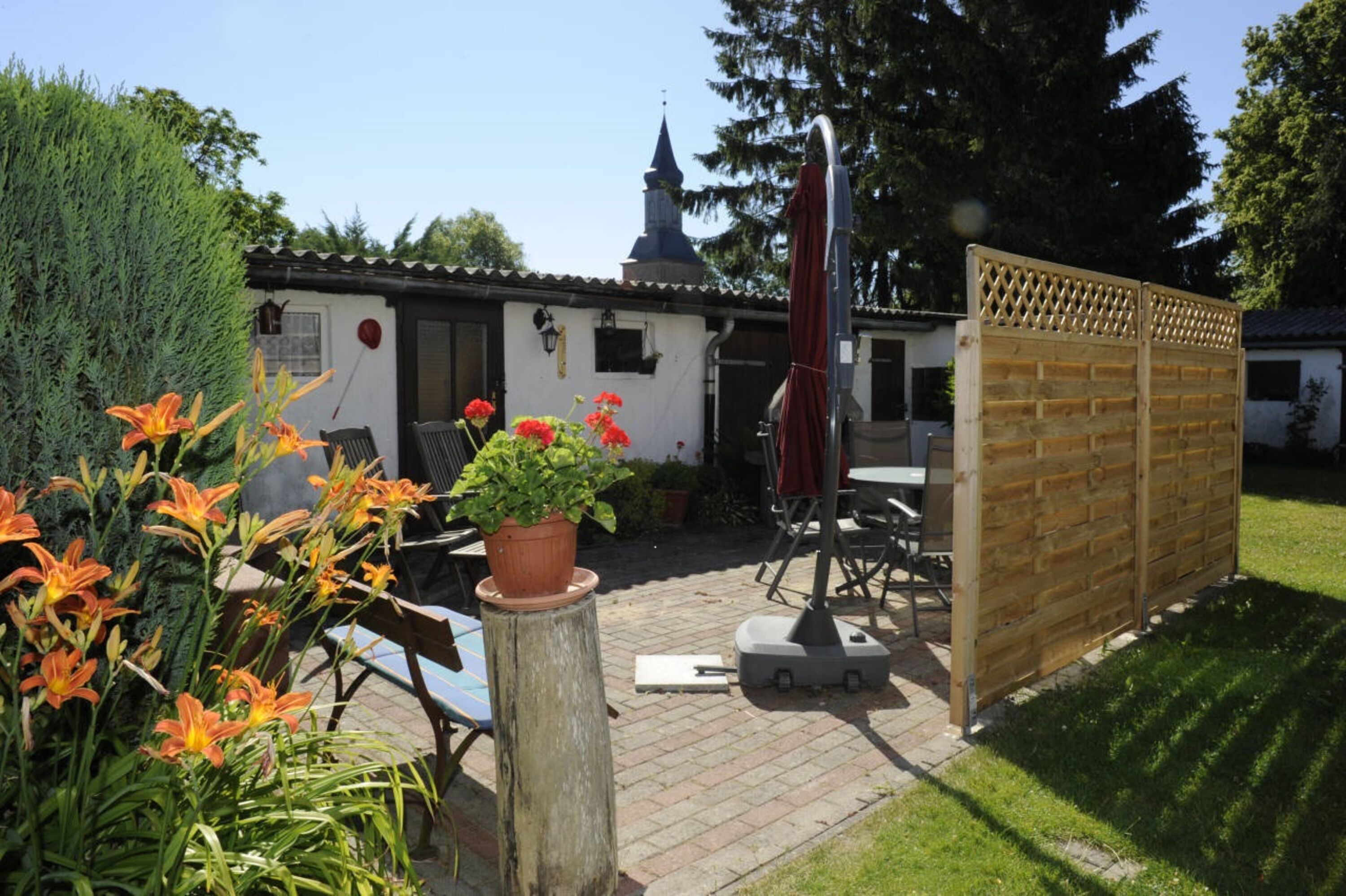 3. Terrasse auf dem Grundstück