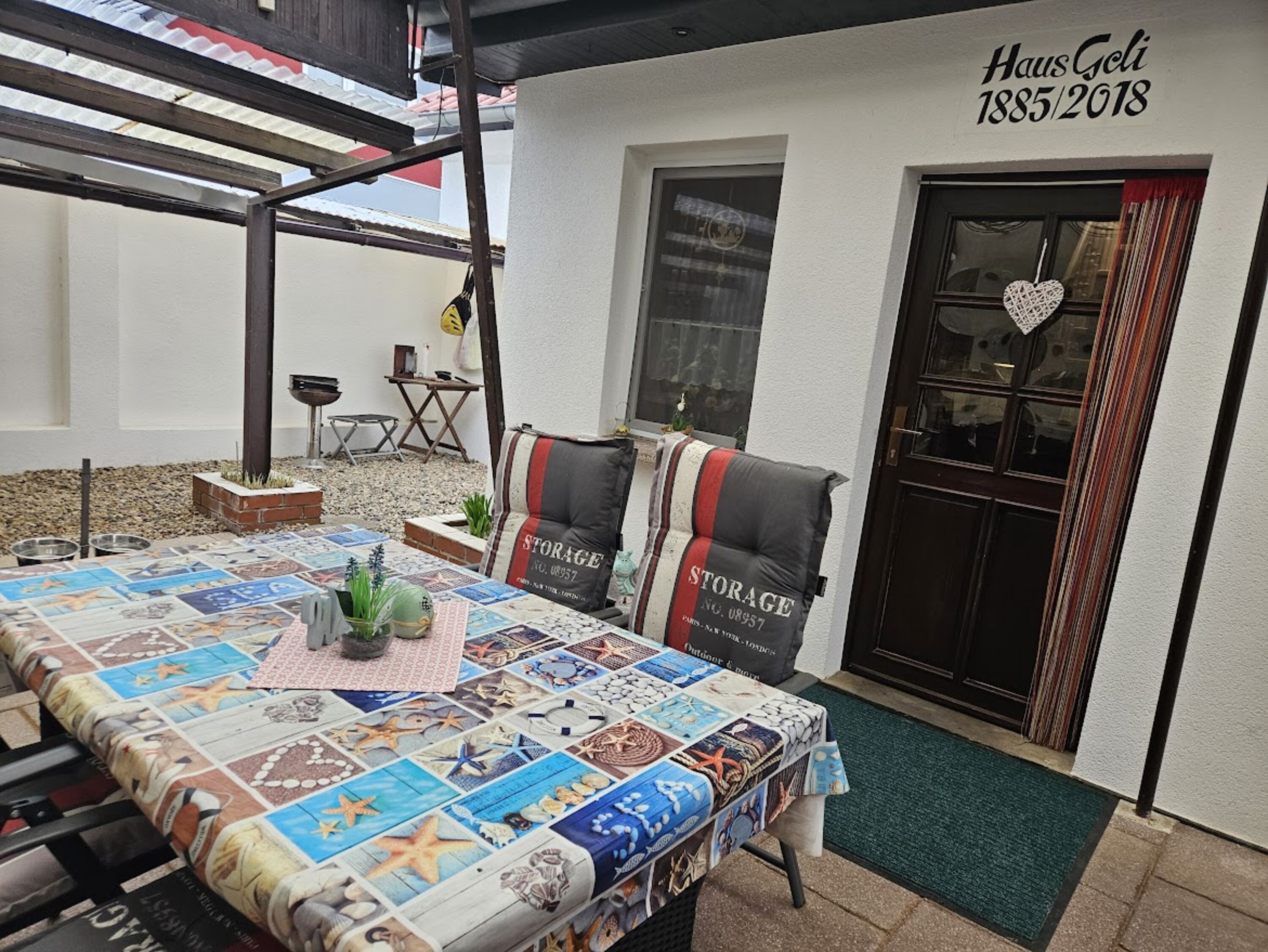 Terrasse mit Grill