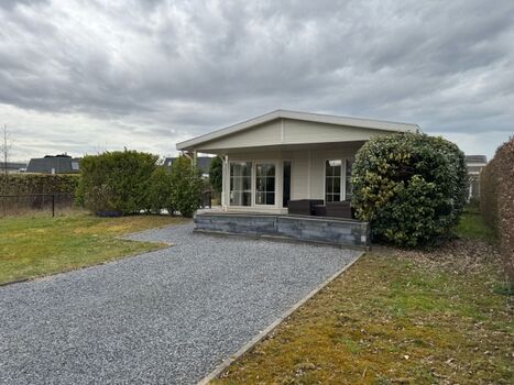 großer Garten komplett eingezäunt