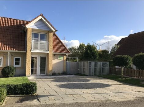 Schönes Ferienhaus mit Wintergarten und eingezäuntem Garte ...