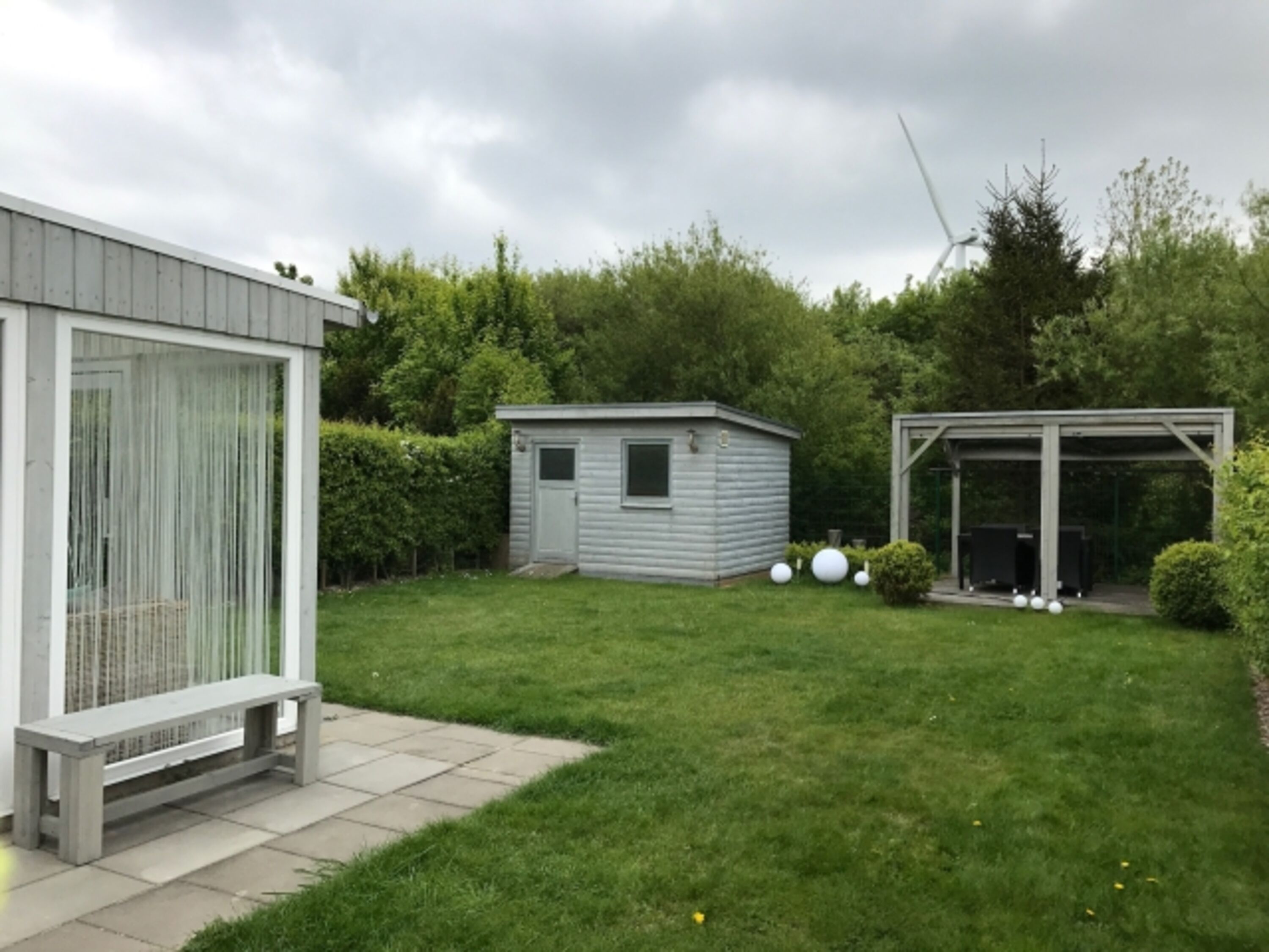 Garten mit Lounge überdacht