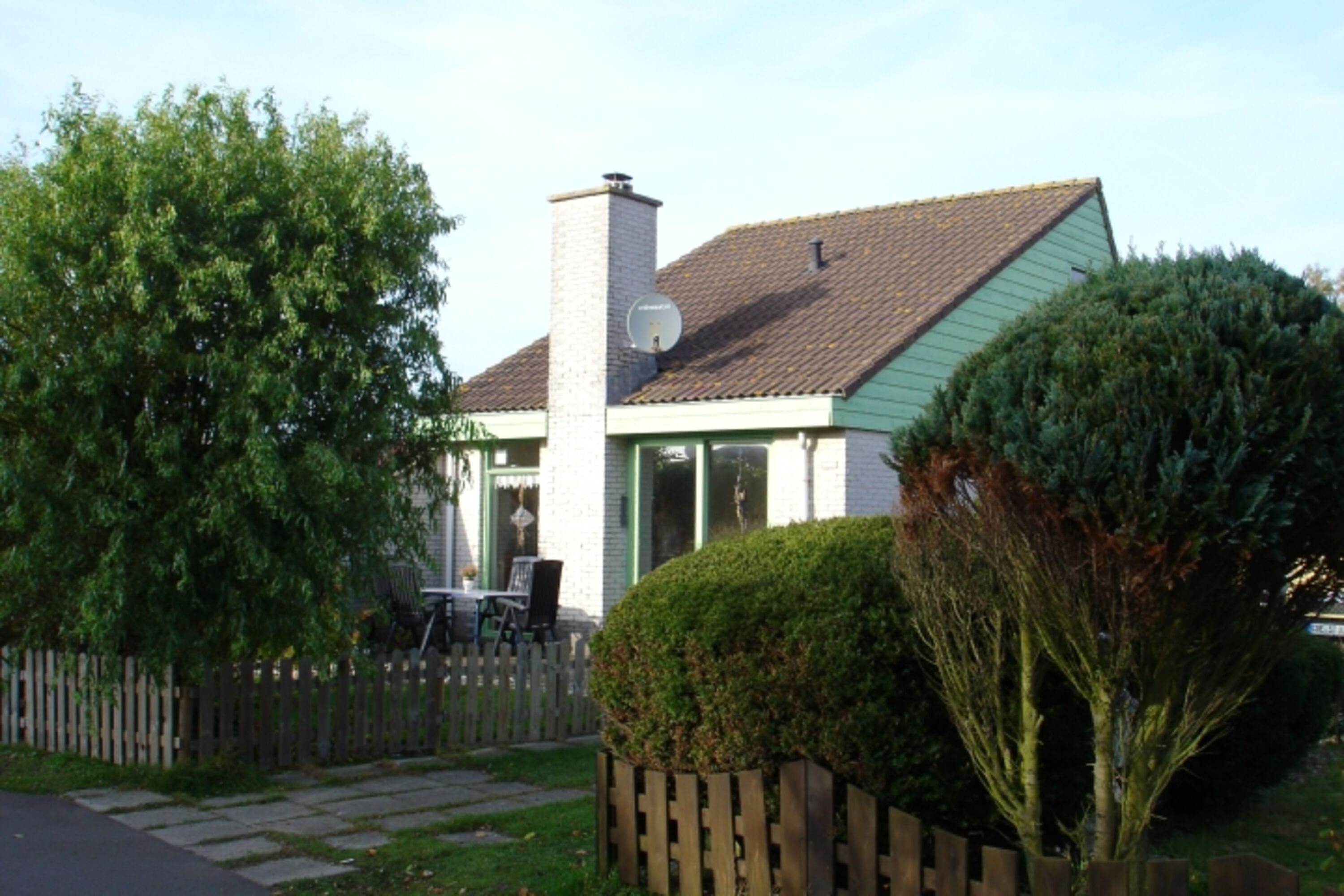Vorderansicht, Eingang rechts